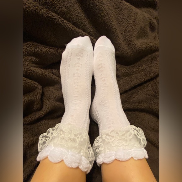 Cute Ruffle Socks - Picture 2 of 3